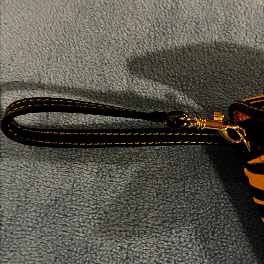 Nine West Black and Tan Handbag - Picture 6 of 12